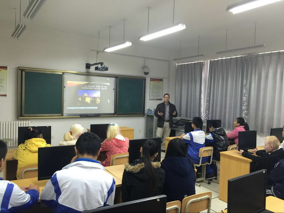 美國外教走進(jìn)我校課堂