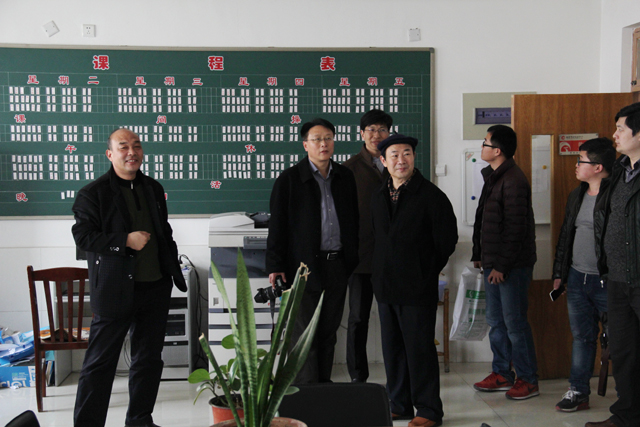 日照市教育局有關(guān)領(lǐng)導(dǎo)到我?？疾鞂W(xué)校建設(shè)及教育教學(xué)情況