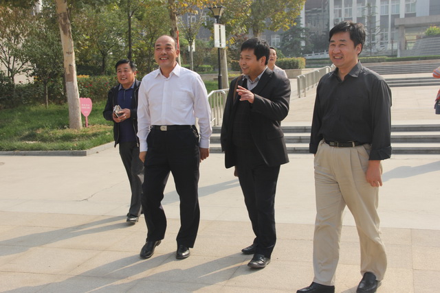 安徽亳州特殊教育中心領(lǐng)導(dǎo)老師到我校參觀交流。