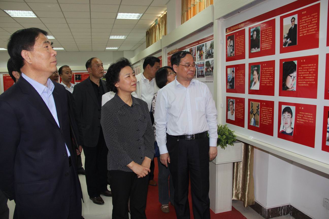 省人大、省殘聯(lián)有關(guān)領(lǐng)導到學校調(diào)研工作