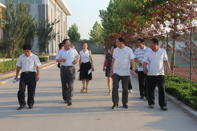 假期多個學(xué)校到我校參觀考察