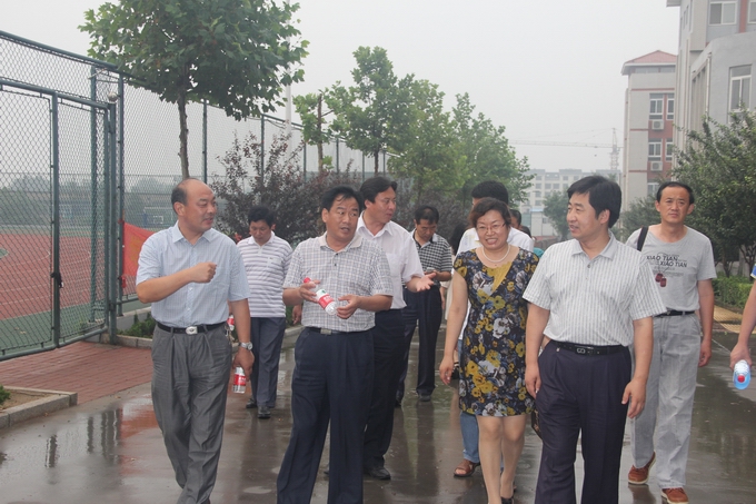 假期多個學(xué)校到我校參觀考察