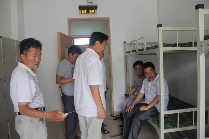 假期多個學(xué)校到我校參觀考察