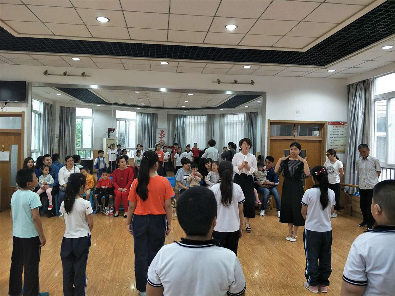 小手拉大手 愛心助特教