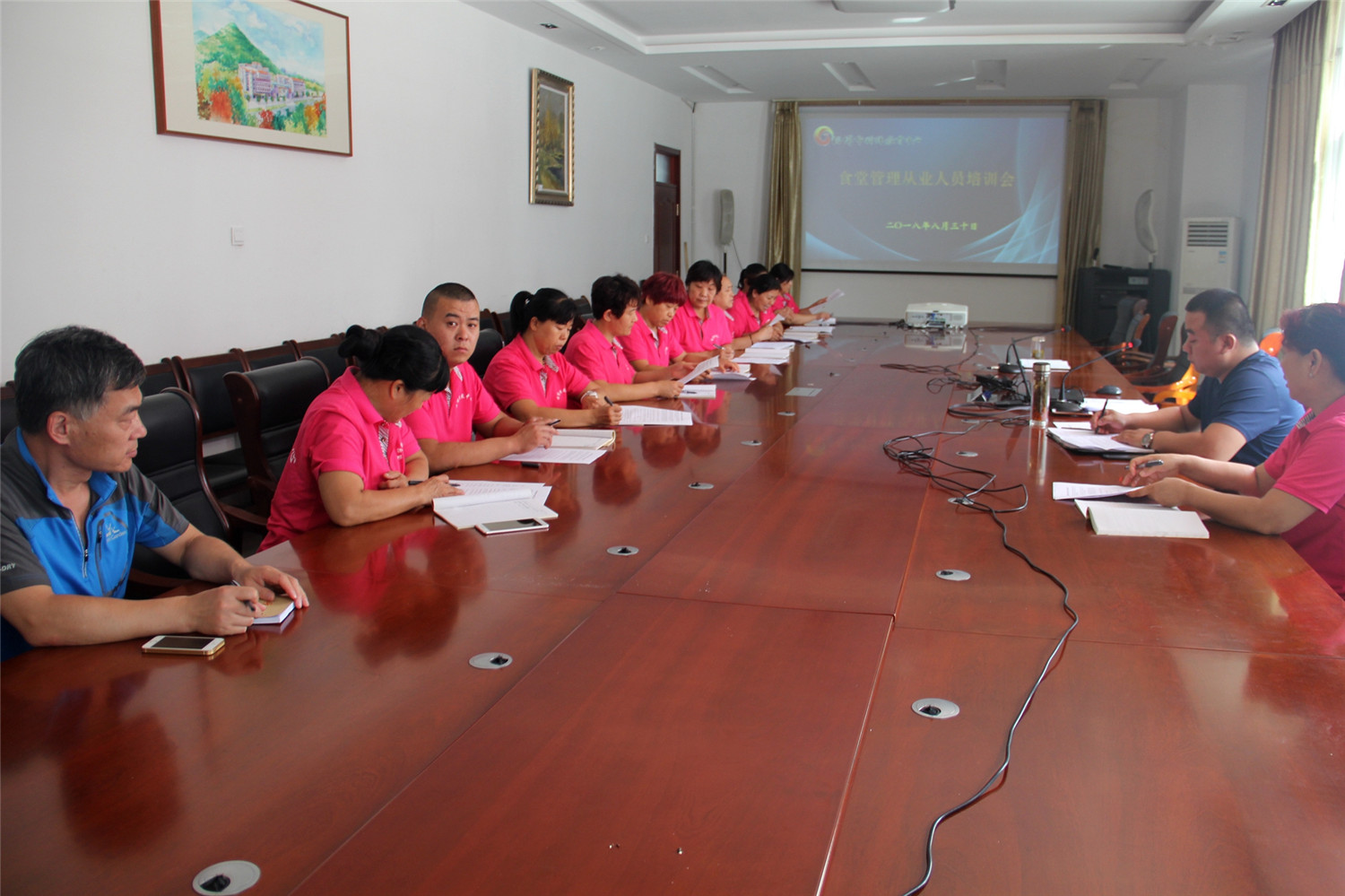 市特教中心召開食堂管理人員和從業(yè)人員培訓會