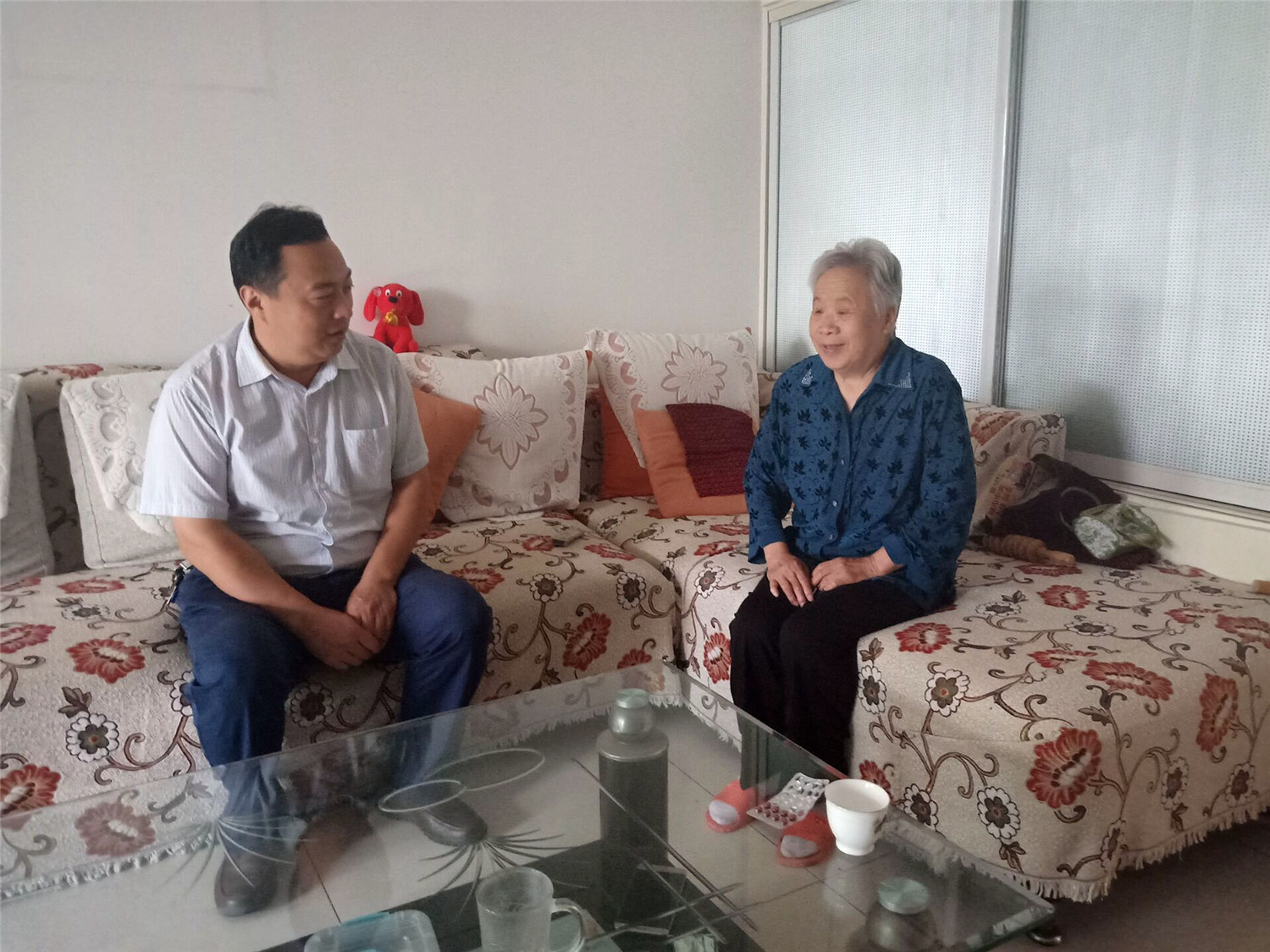 市特教中心開(kāi)展中秋節(jié)前走訪慰問(wèn)退休教職工活動(dòng)