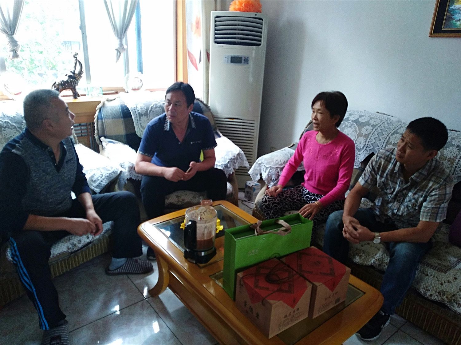 市特教中心開(kāi)展中秋節(jié)前走訪慰問(wèn)退休教職工活動(dòng)