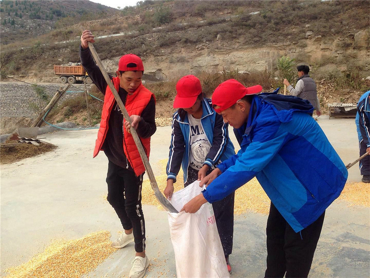 文明志愿行     畫筆繪鄉(xiāng)村