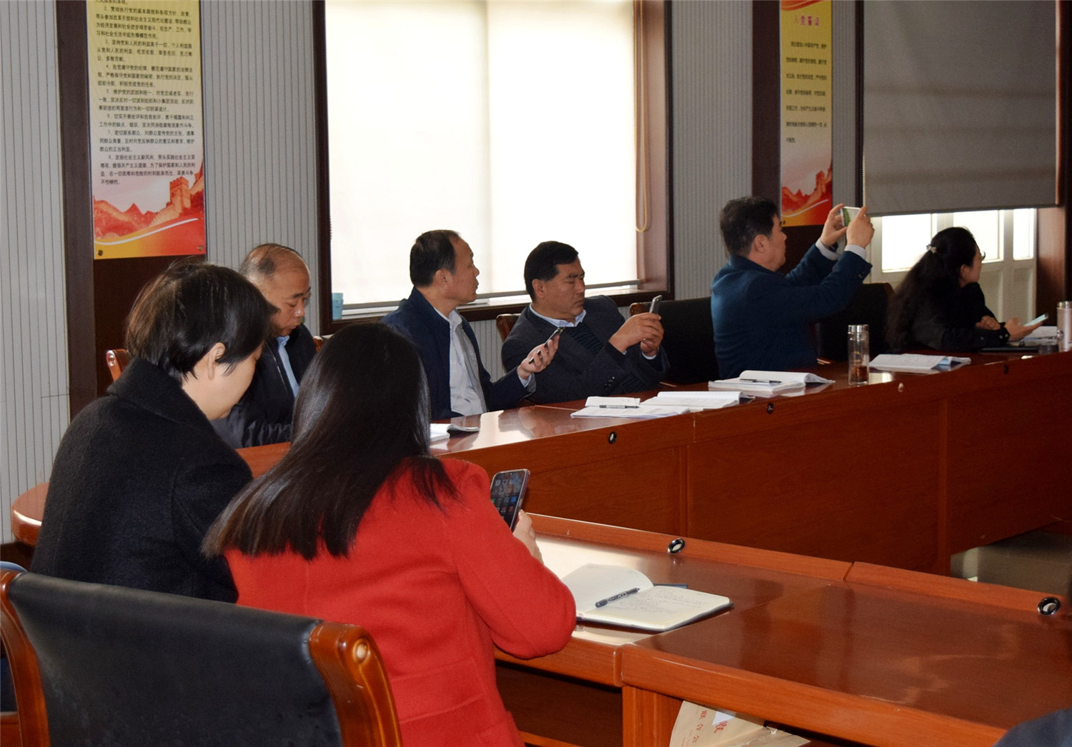 市特教中心教師到市殘聯(lián)匯報(bào)交流宣傳工作