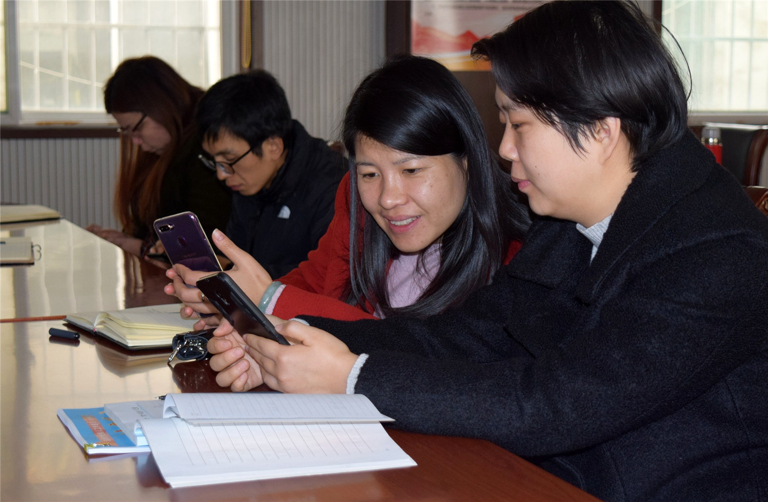 市特教中心教師到市殘聯(lián)匯報(bào)交流宣傳工作