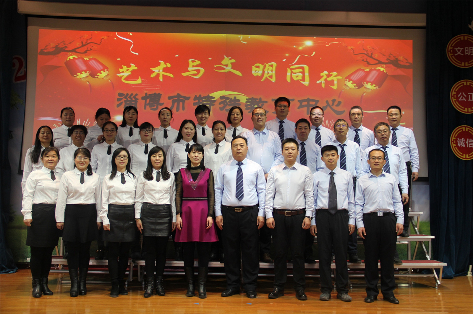 紅歌唱響愛祖國 滿腔熱血獻特教