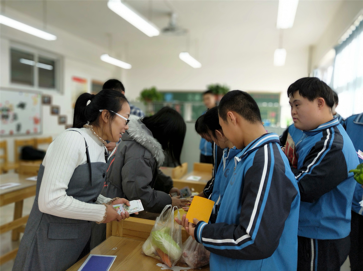 喜氣洋洋辦年貨 開開心心過大年