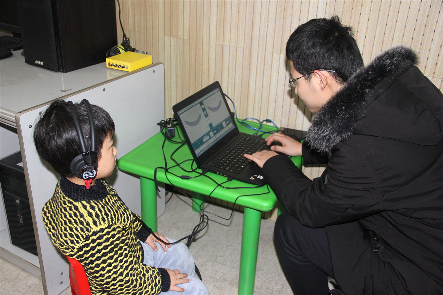 市特教中心開(kāi)展“聽(tīng)力知識(shí)大講堂”家長(zhǎng)專題培訓(xùn)活動(dòng)