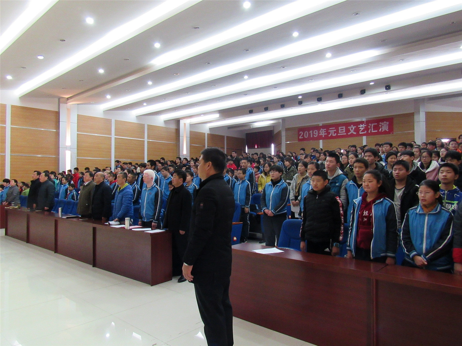 鼓勵先進  樹立典型