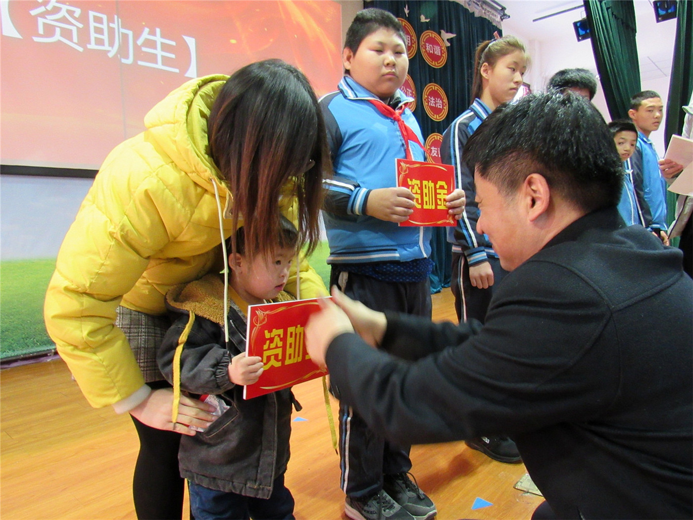 鼓勵先進  樹立典型