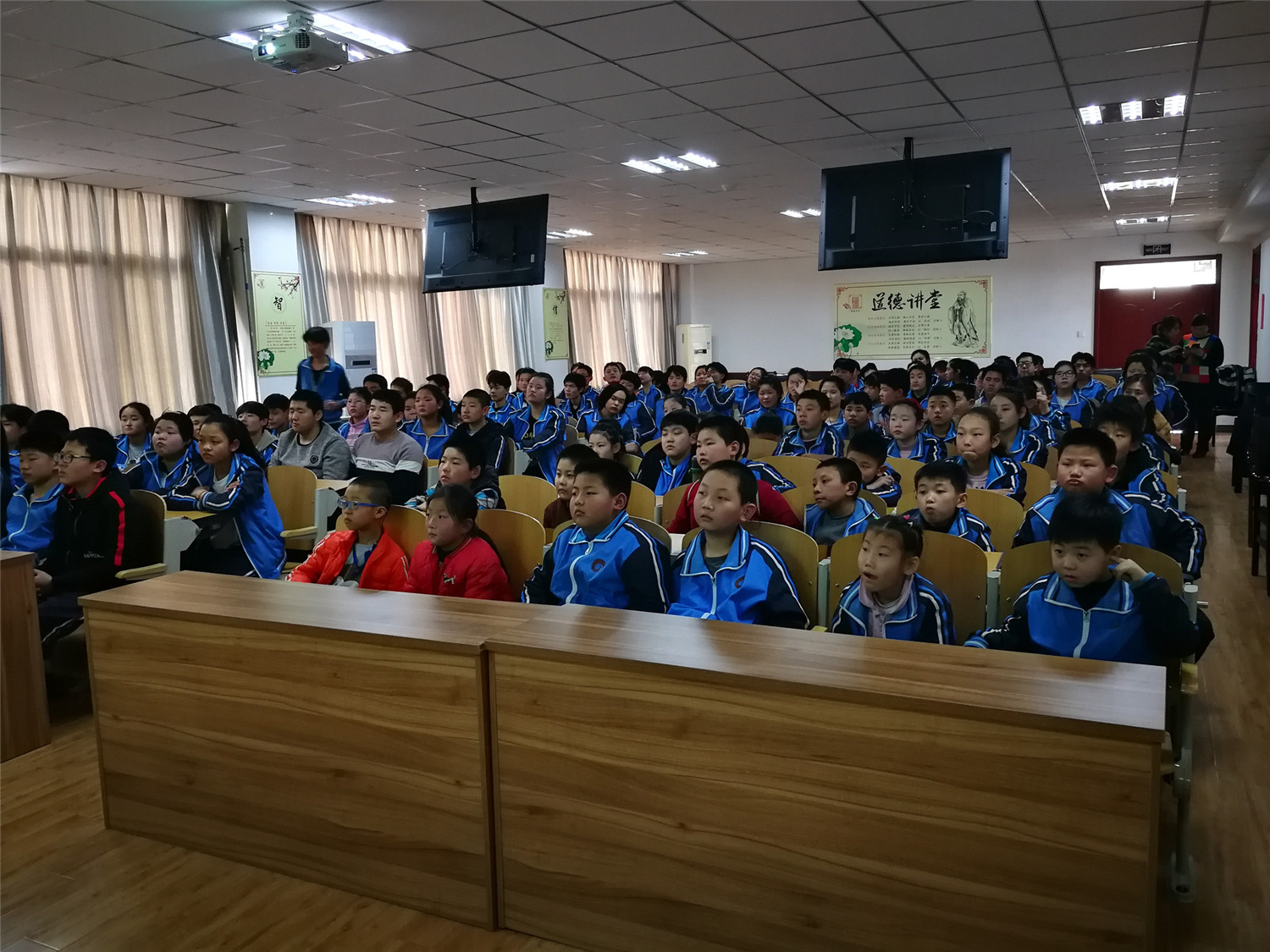 市特教中心舉辦愛耳日專題講座暨新學(xué)期動員大會