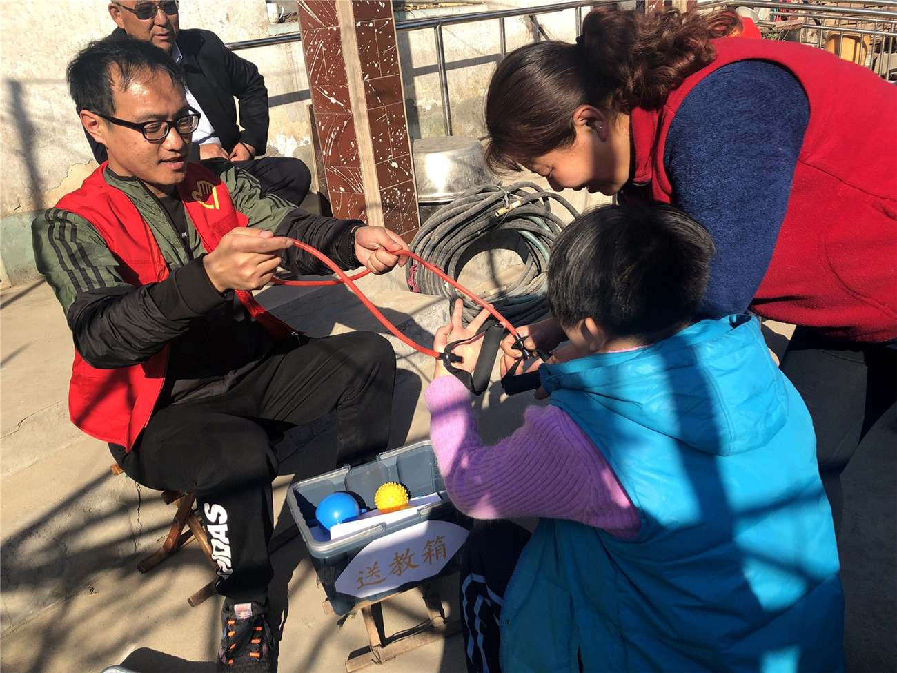 市特教中心開(kāi)展“關(guān)愛(ài)殘障生 送教進(jìn)家庭”志愿服務(wù)活動(dòng)