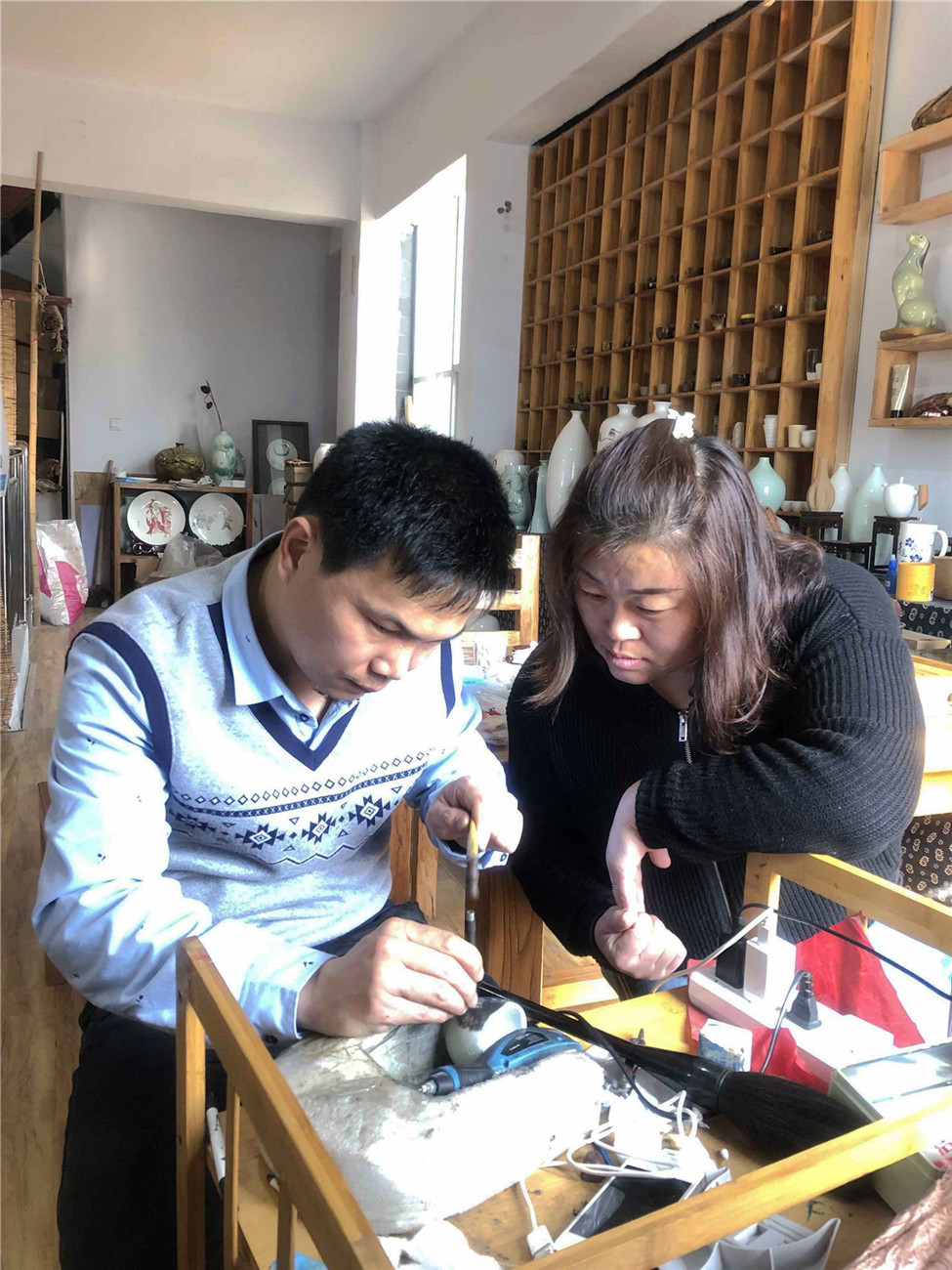 師徒互勉知酬勤，青藍(lán)共繪新華章