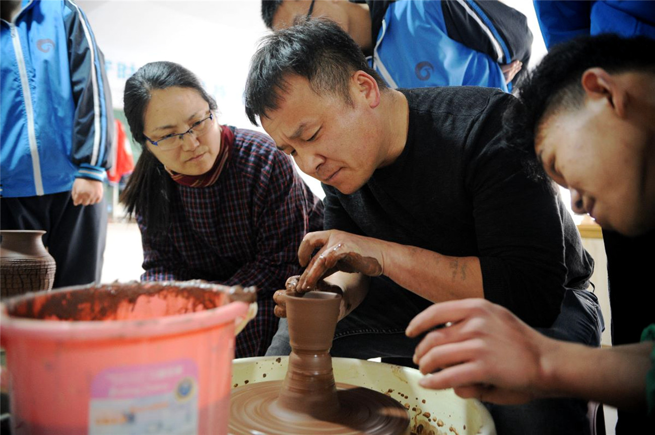 “兆霞”映特教，合作吐芬芳