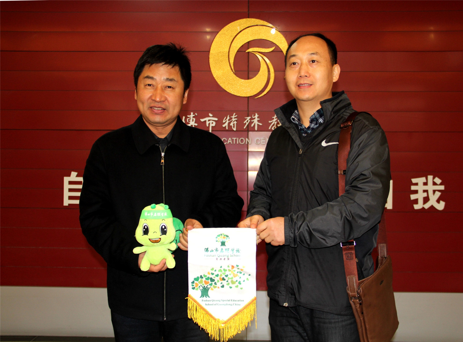 廣東佛山啟聰學(xué)?？疾靾F(tuán)來校參觀調(diào)研