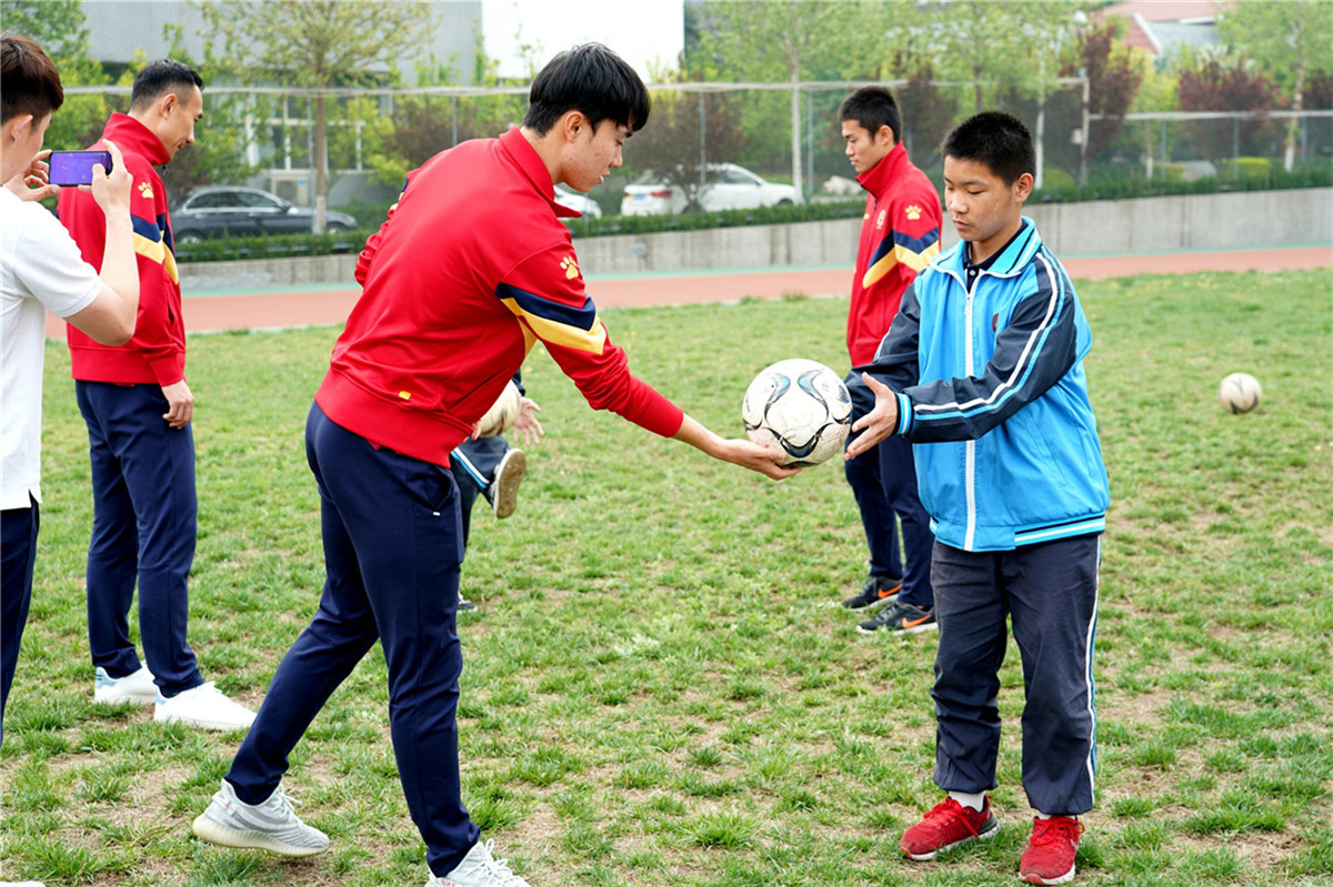 “淄博蹴鞠”愛(ài)心筑夢(mèng) 讓特教孩子享受足球快樂(lè)