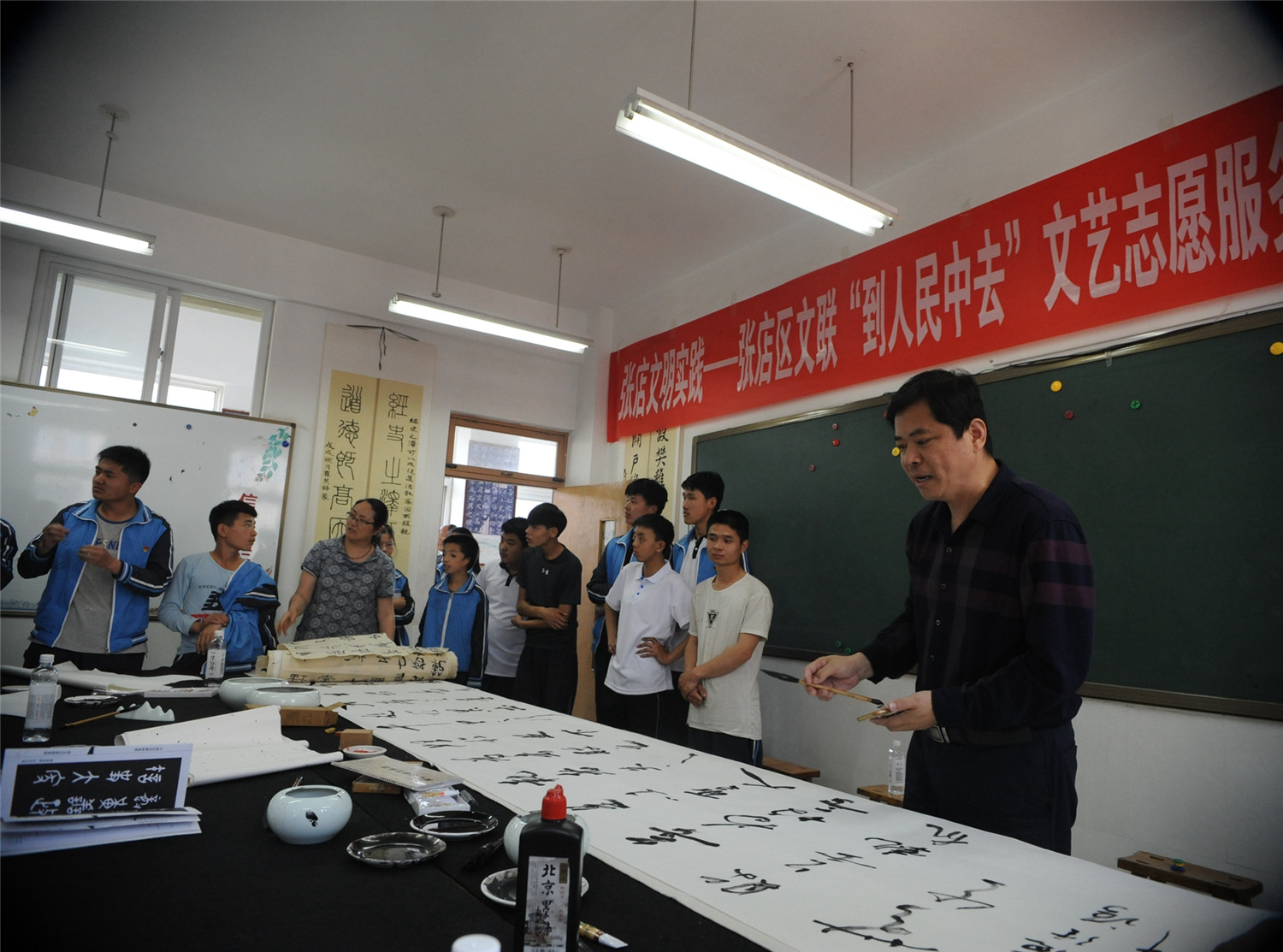 張店區(qū)書畫家志愿服務(wù)進(jìn)特教