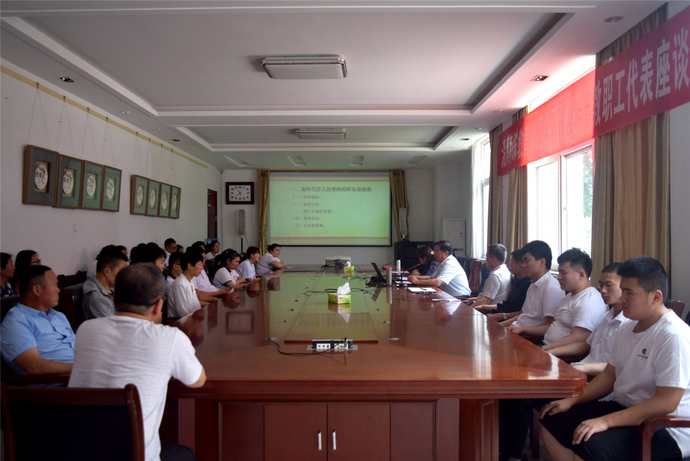 德藝兼修 服務(wù)新時(shí)代