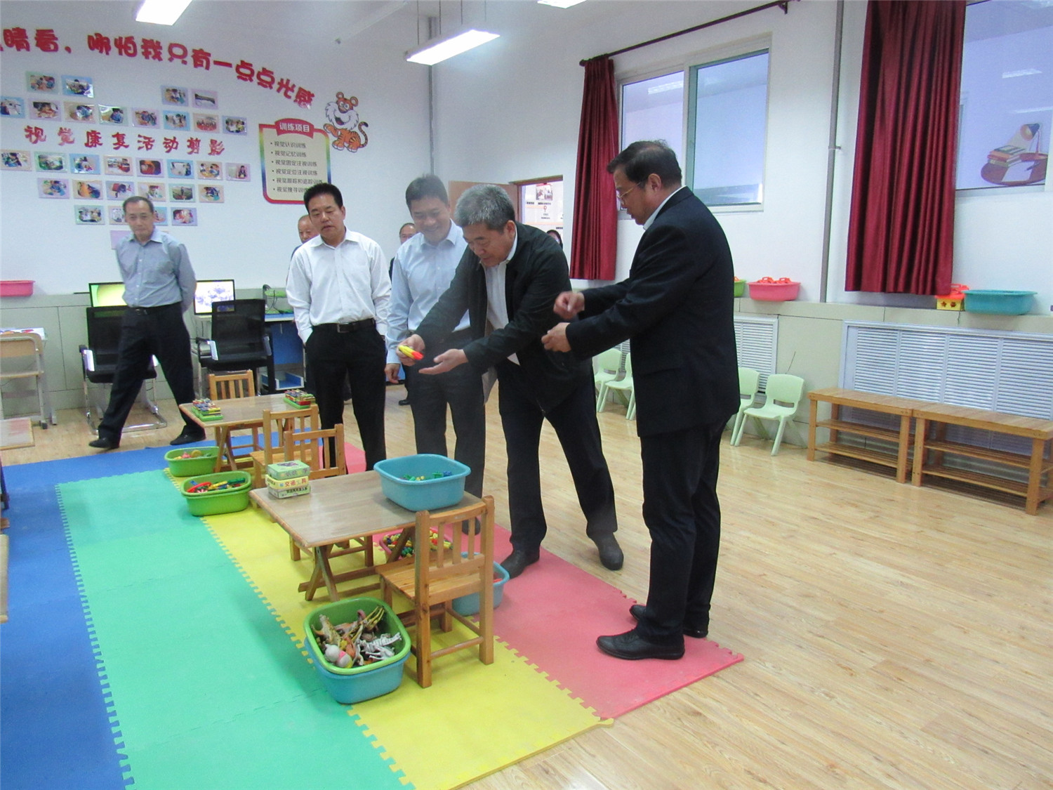 關(guān)愛殘疾兒童，讓愛灑滿校園