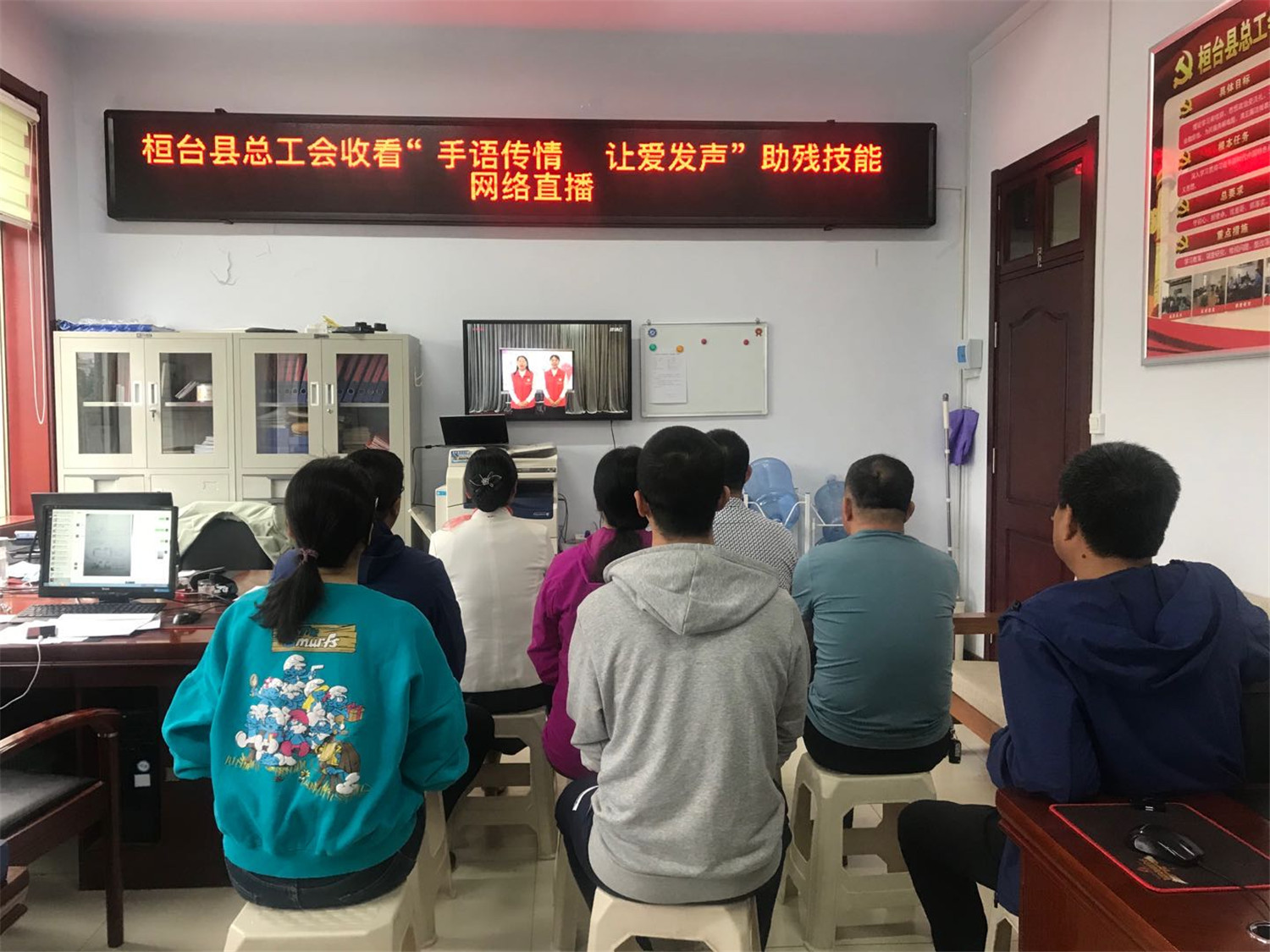 市特教中心舉行“手語傳情 讓愛發(fā)聲”助殘技能培訓網(wǎng)絡文明傳播活動