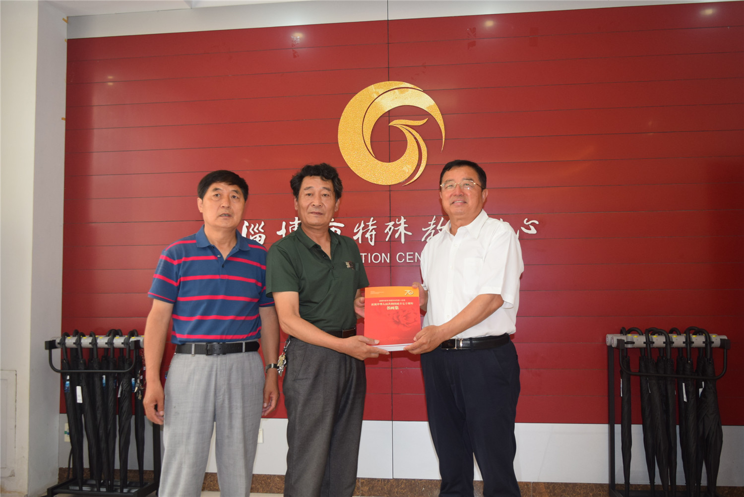 市老年書畫學會名家進特教