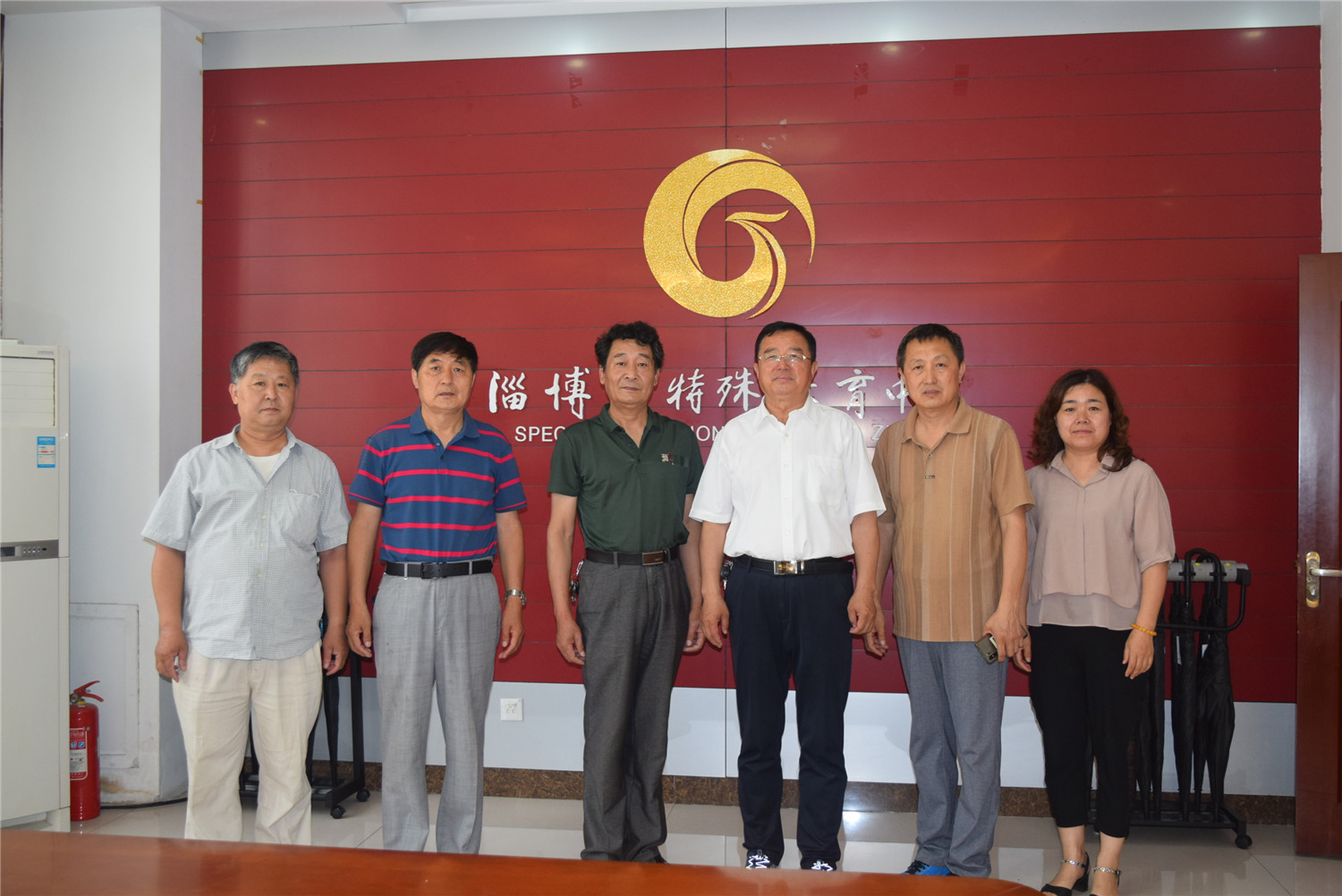 市老年書畫學會名家進特教