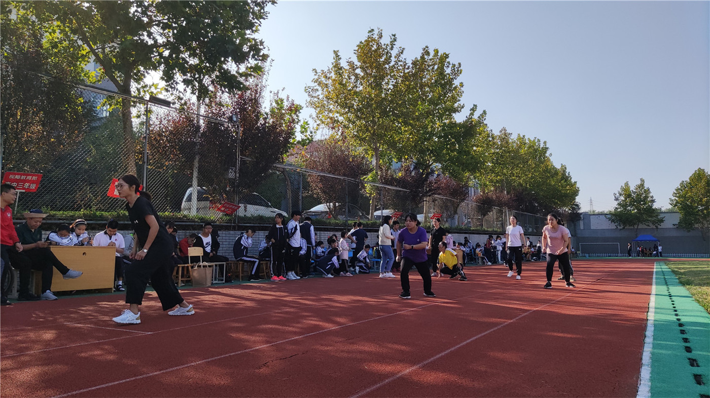 享健身運(yùn)動樂趣，展教師別樣風(fēng)采