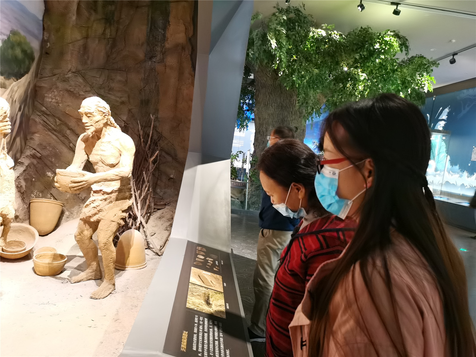 市特教中心組織開(kāi)展“沉浸陶風(fēng)琉韻，感悟時(shí)代脈博”特色教研活動(dòng)