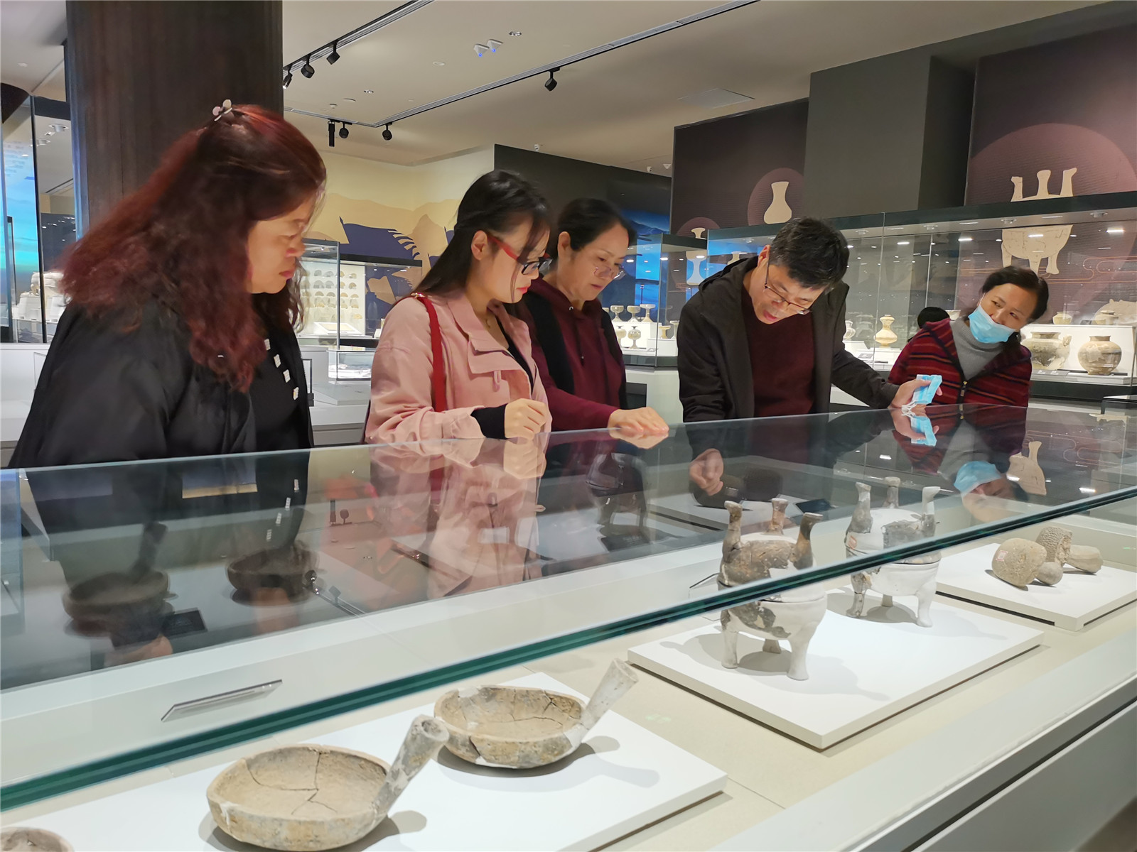 市特教中心組織開(kāi)展“沉浸陶風(fēng)琉韻，感悟時(shí)代脈博”特色教研活動(dòng)