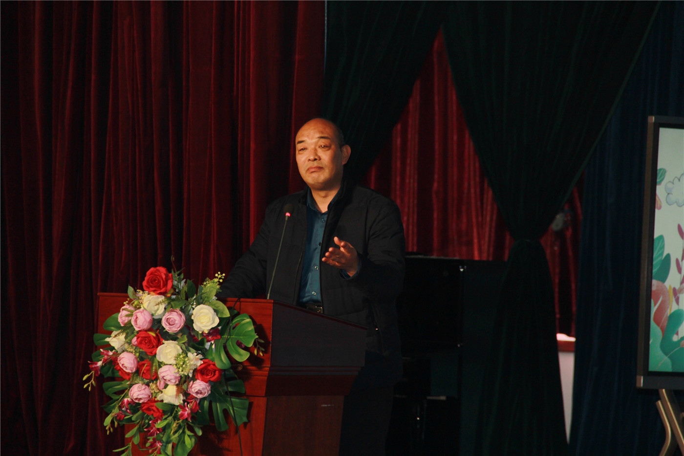 凝心聚力研閱讀，集思廣益促教學