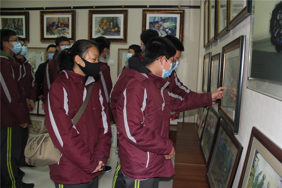 愛心手拉手 成長(zhǎng)心連心