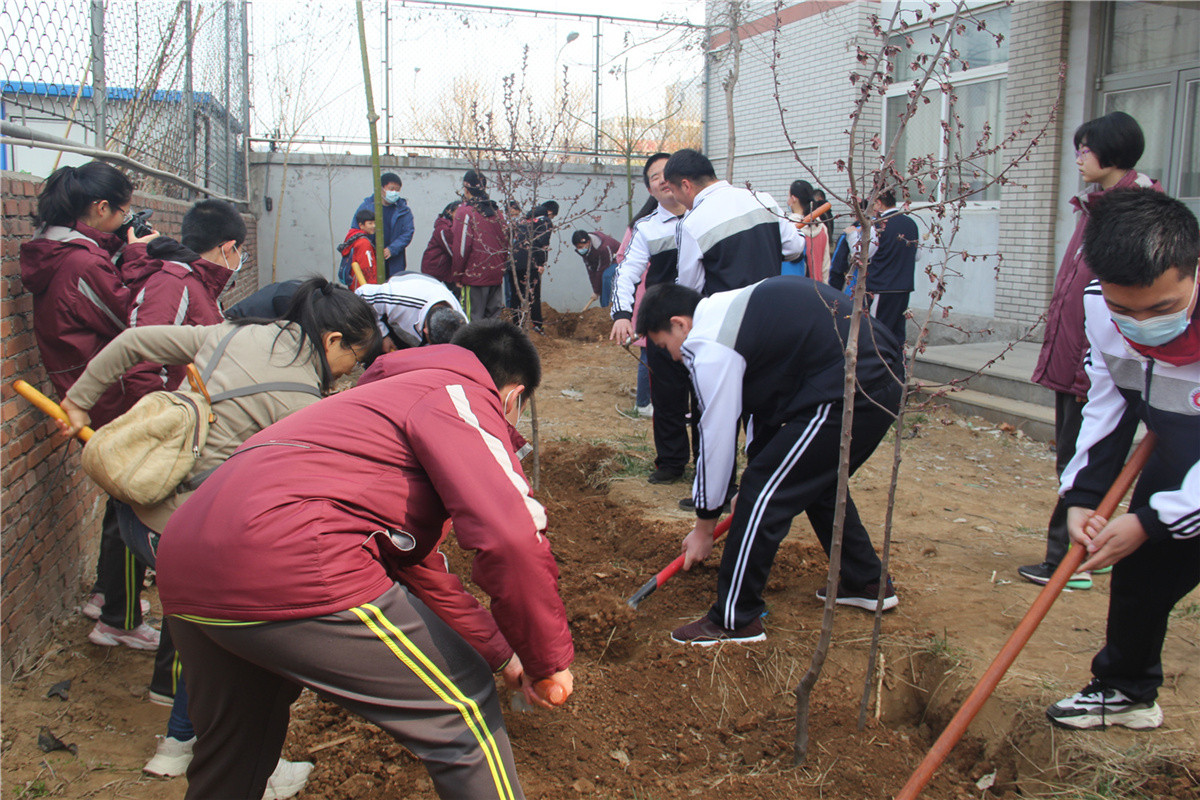愛心手拉手 成長(zhǎng)心連心