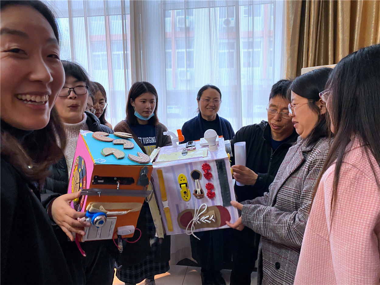 巧手慧心 創(chuàng)意無限 ——市特教中心召開自制教具專家點(diǎn)評會