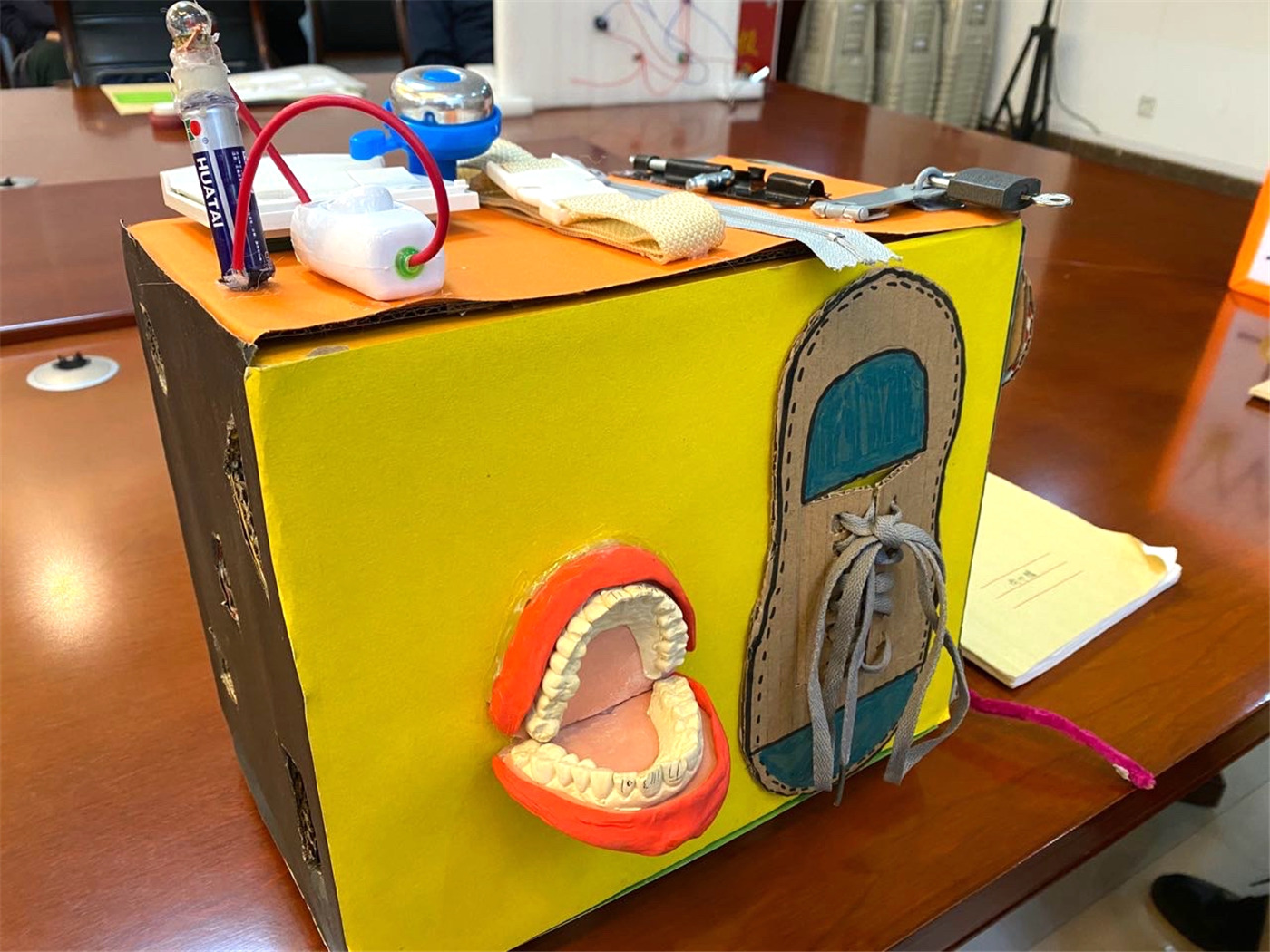 巧手慧心 創(chuàng)意無限 ——市特教中心召開自制教具專家點(diǎn)評會