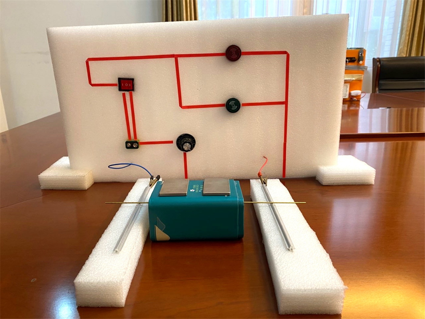 巧手慧心 創(chuàng)意無限 ——市特教中心召開自制教具專家點(diǎn)評會