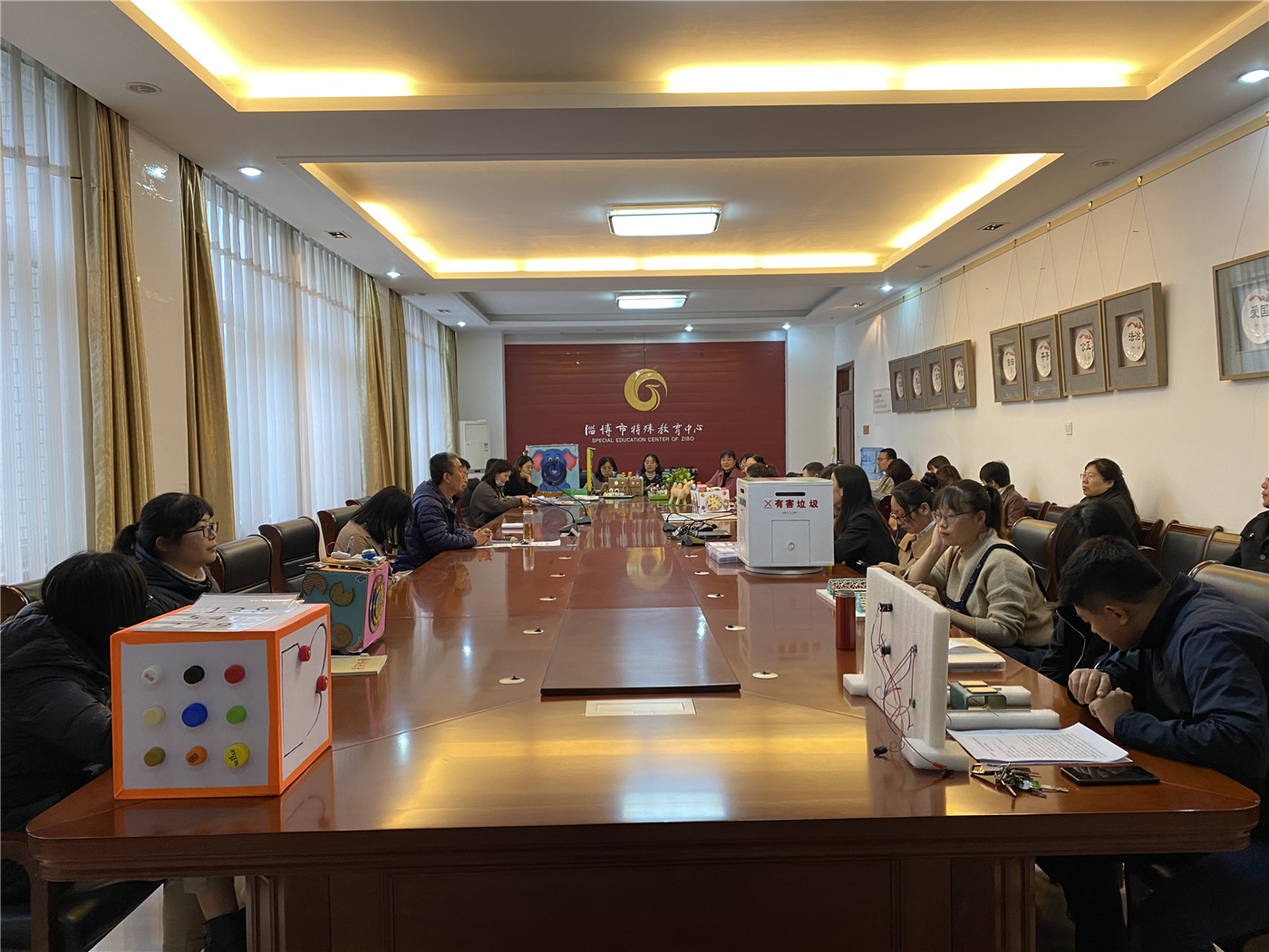 巧手慧心 創(chuàng)意無限 ——市特教中心召開自制教具專家點(diǎn)評會