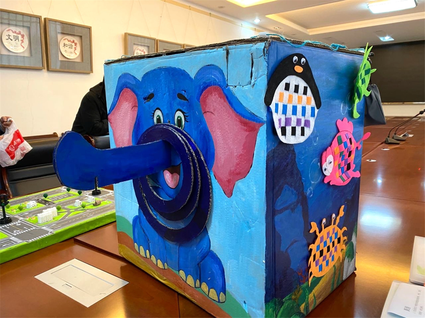 巧手慧心 創(chuàng)意無限 ——市特教中心召開自制教具專家點(diǎn)評會