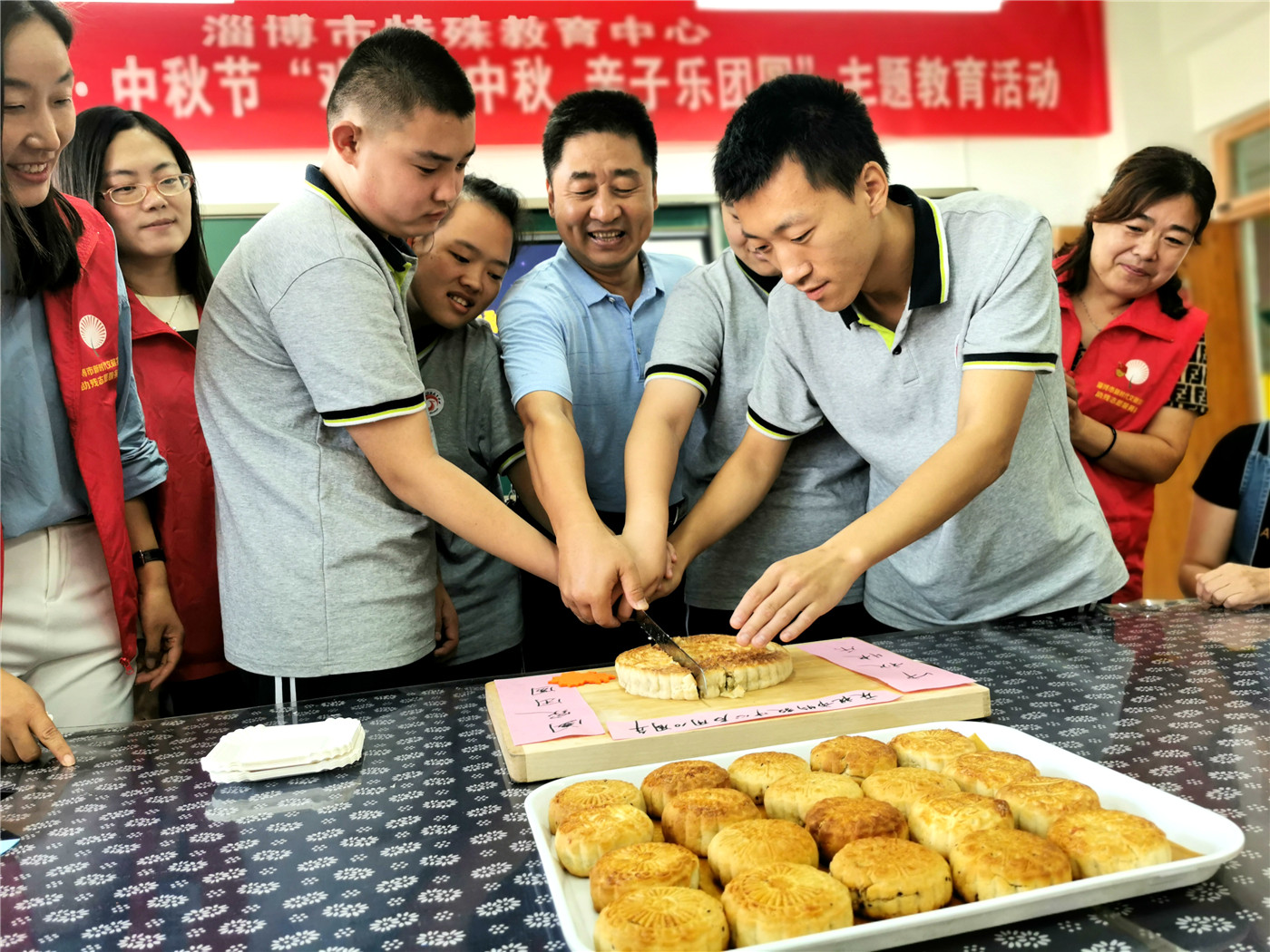 歡樂(lè)慶中秋 親子樂(lè)團(tuán)圓