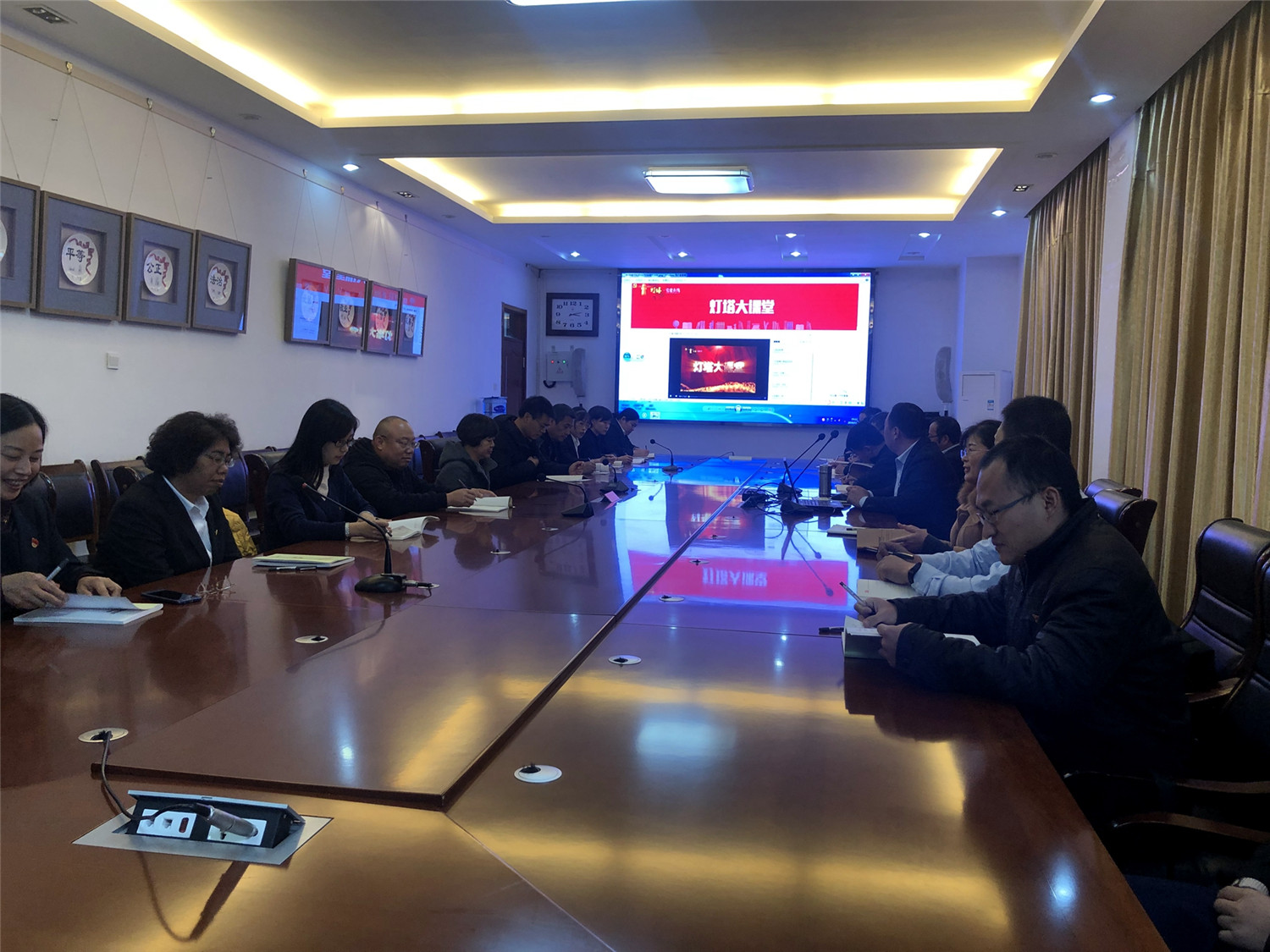 市特教中心開展“不忘初心、牢記使命”主題教育講專題黨課