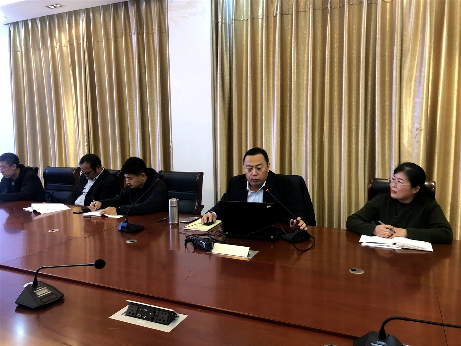 市特教中心開展“不忘初心、牢記使命”主題教育講專題黨課