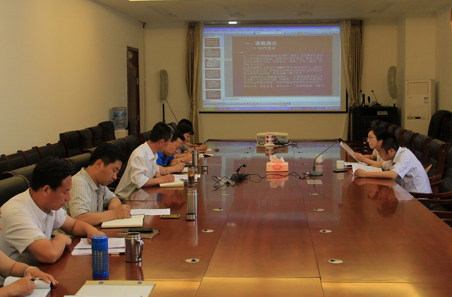 市教科所到我校檢查指導課題工作