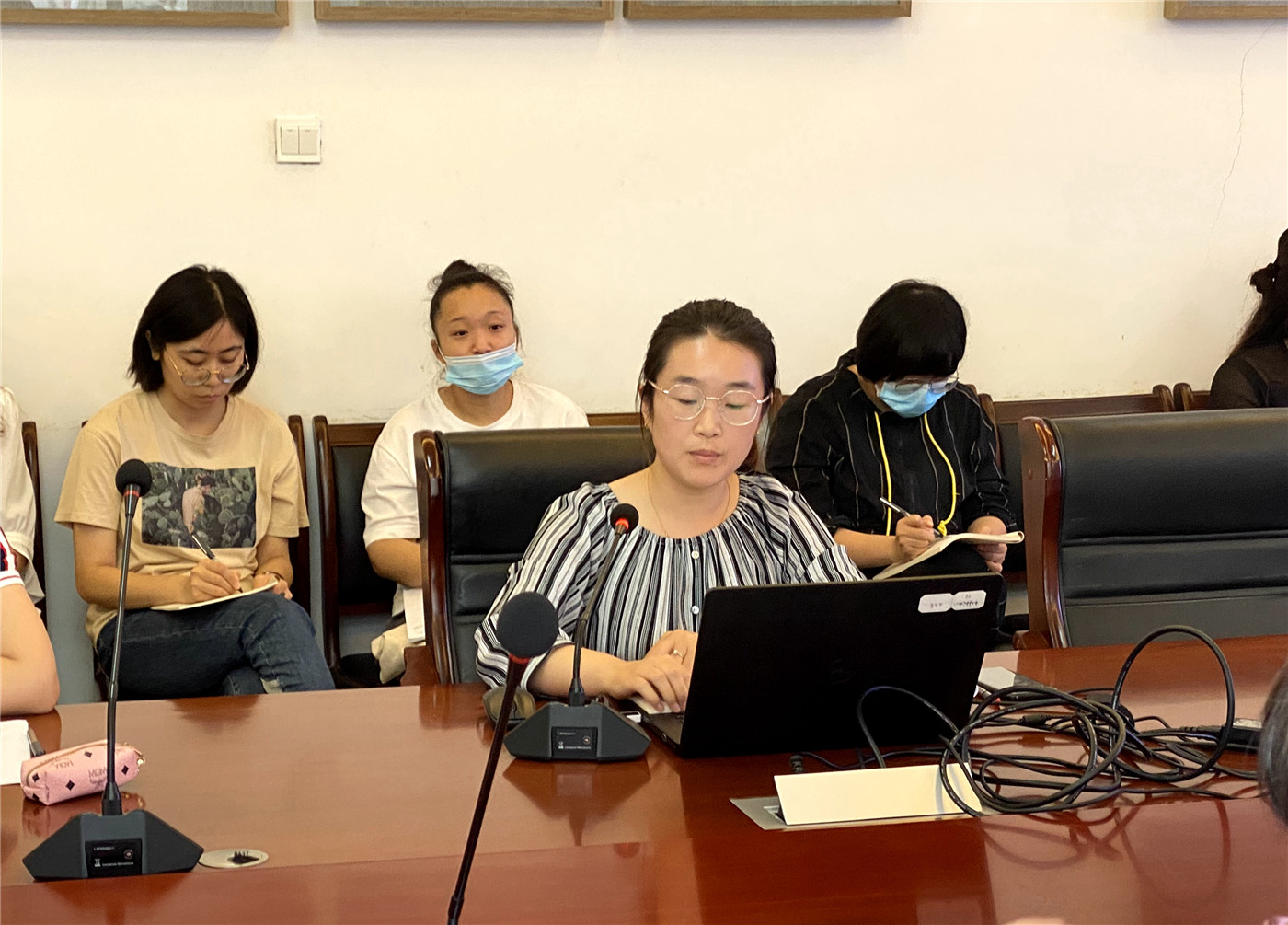 市特教中心舉行省市課題中期檢查評(píng)審會(huì)暨2021年立項(xiàng)課題開題論證會(huì)