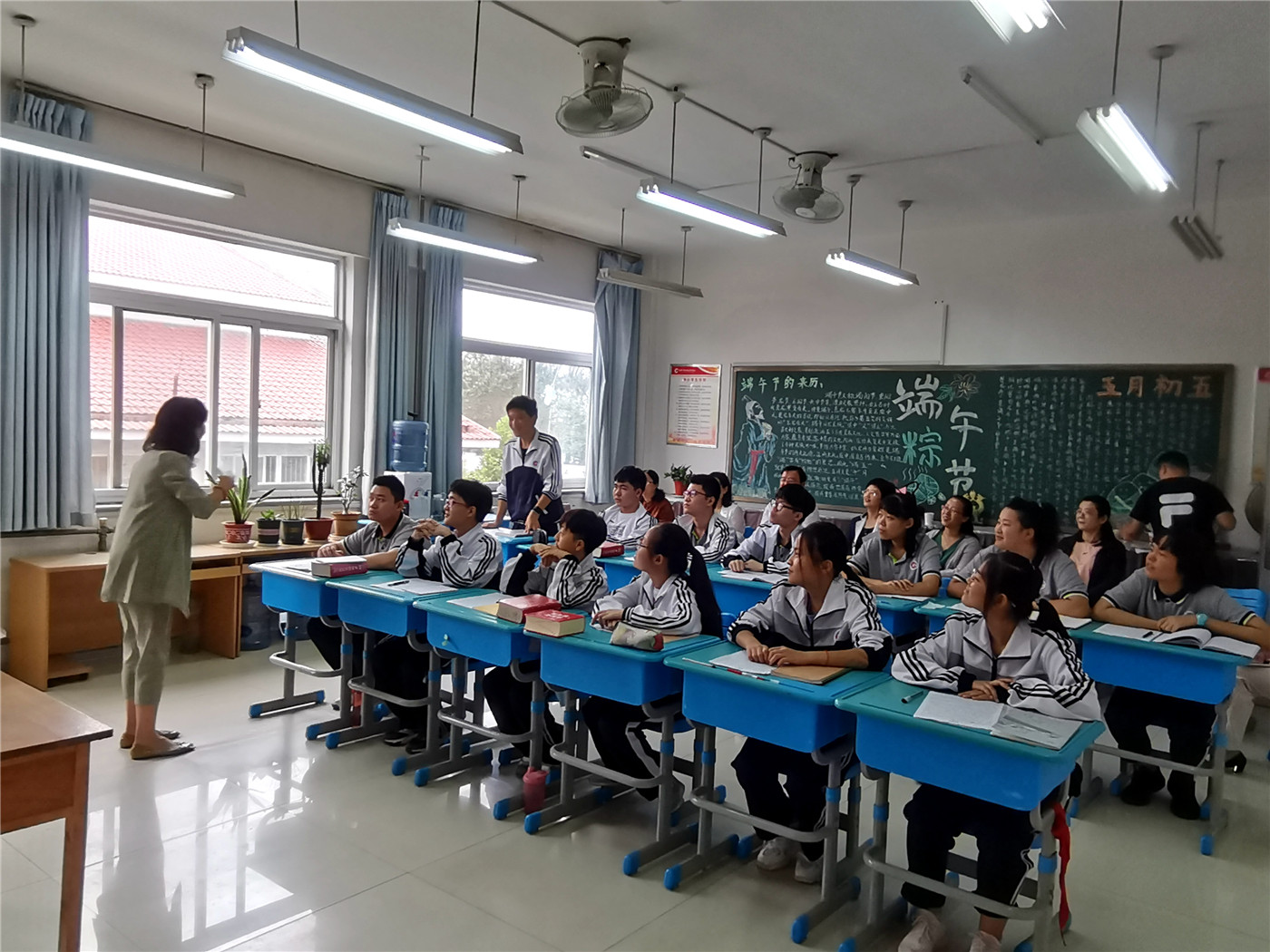 市特教中心舉行省市課題中期檢查評(píng)審會(huì)暨2021年立項(xiàng)課題開題論證會(huì)