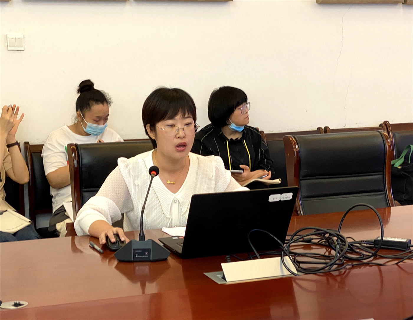 市特教中心舉行省市課題中期檢查評(píng)審會(huì)暨2021年立項(xiàng)課題開題論證會(huì)