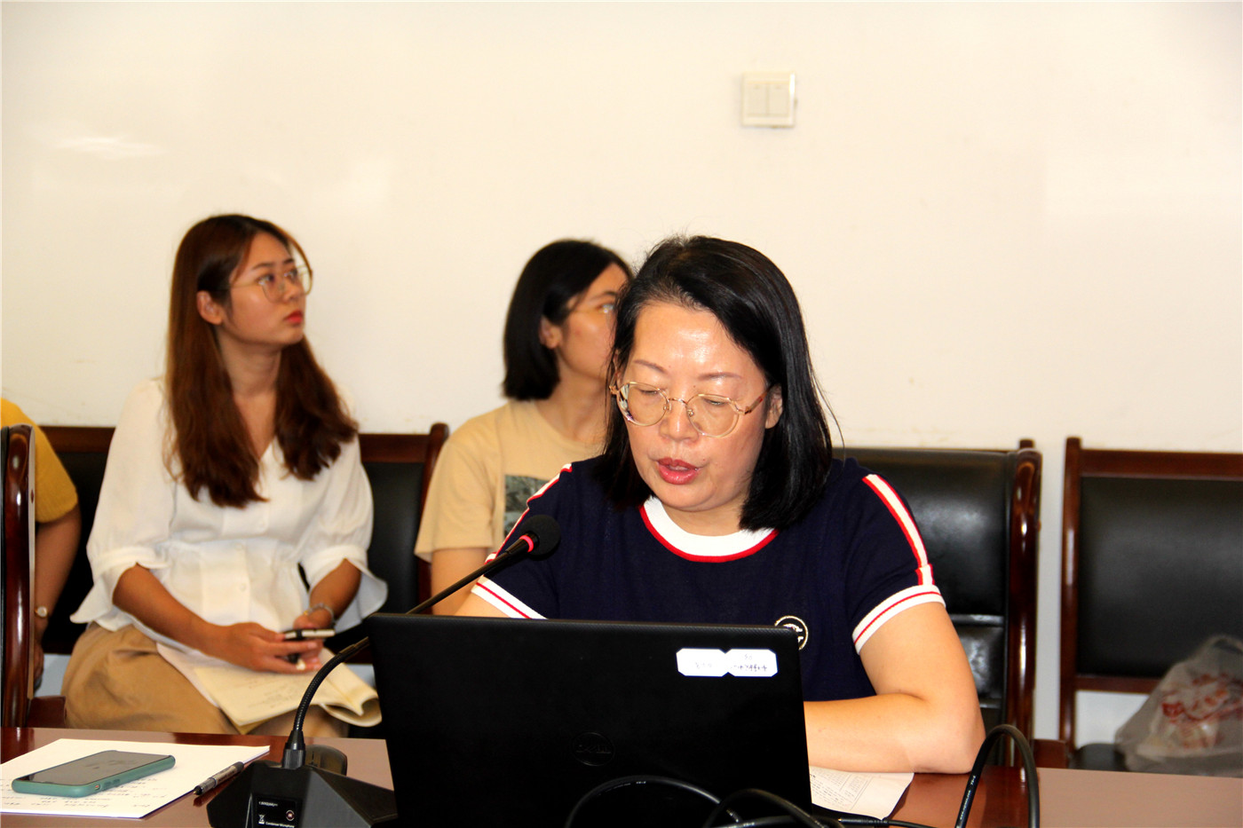 市特教中心舉行省市課題中期檢查評(píng)審會(huì)暨2021年立項(xiàng)課題開題論證會(huì)